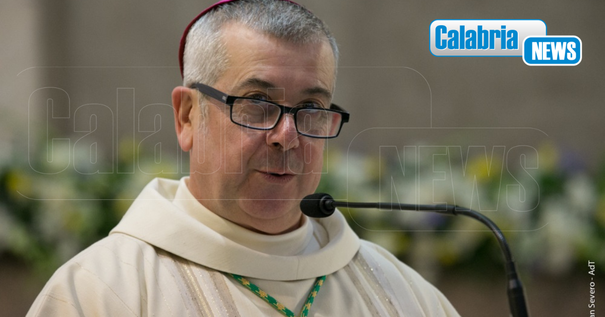 Cosenza accoglie il nuovo vescovo. L'insediamento ufficiale di monsignor  Checchinato - FOTO e VIDEO