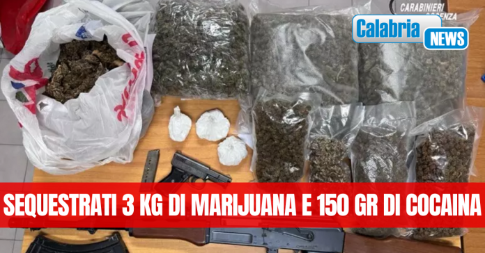 Armi e droga in un casolare a Paola